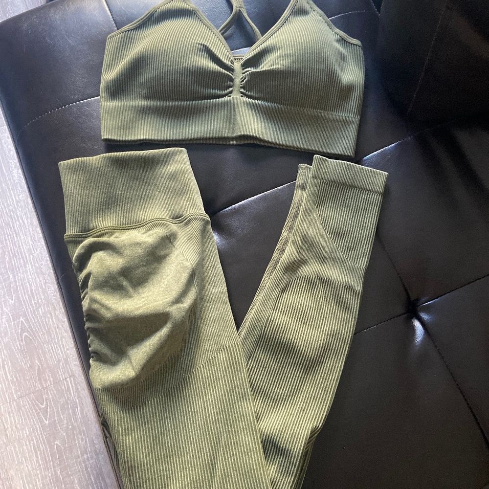 Army Green scrunchie butt workout set